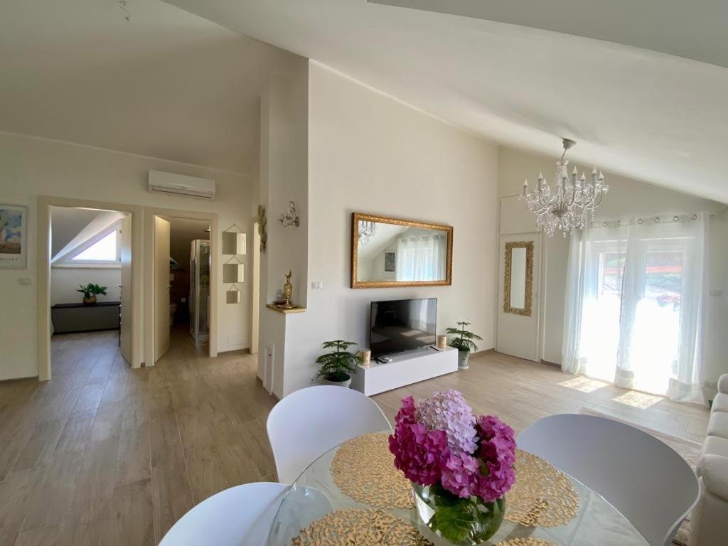 Casa Tra I Castelli Lägenhet San Martino Alfieri Exteriör bild